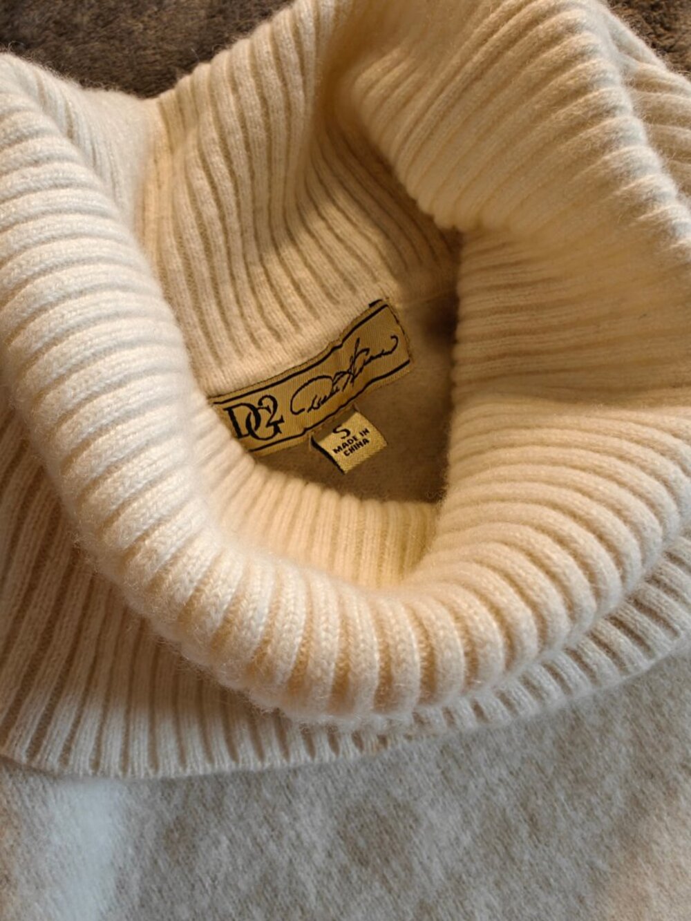 100 percent cashmere off-white turtleneck